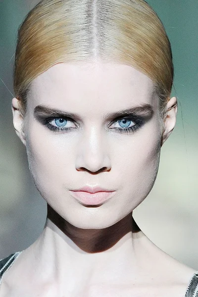 Look 10